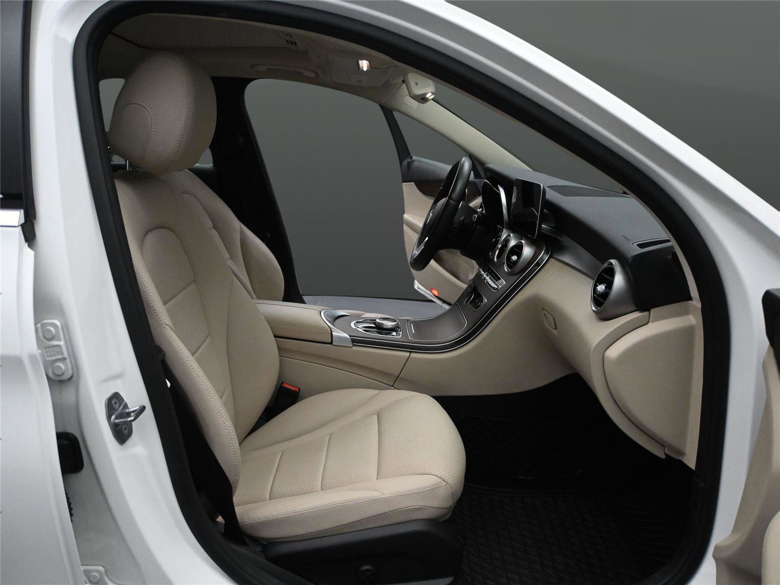 Used 2020 Mercedes-Benz C 300 4MATIC Sedan image 18