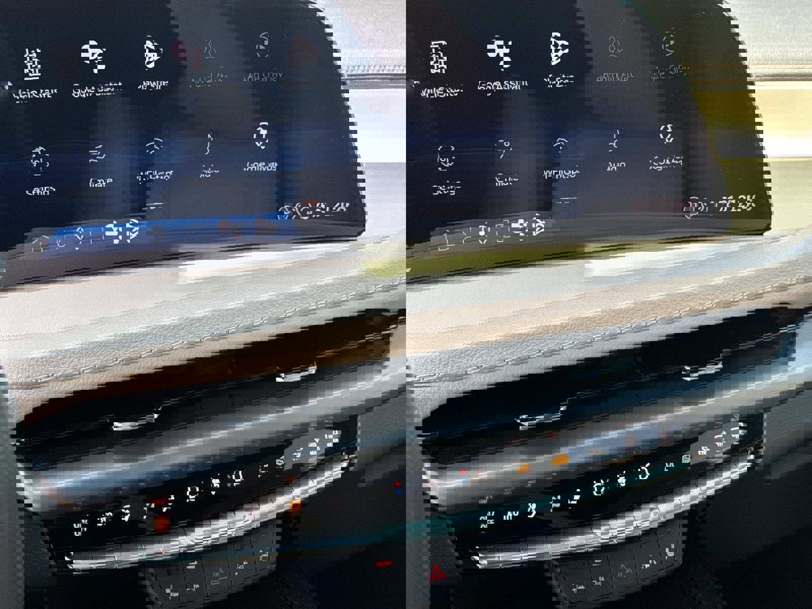 Used 2024 Cadillac XT4 Luxury w/ Cold Weather Package FWD image 26