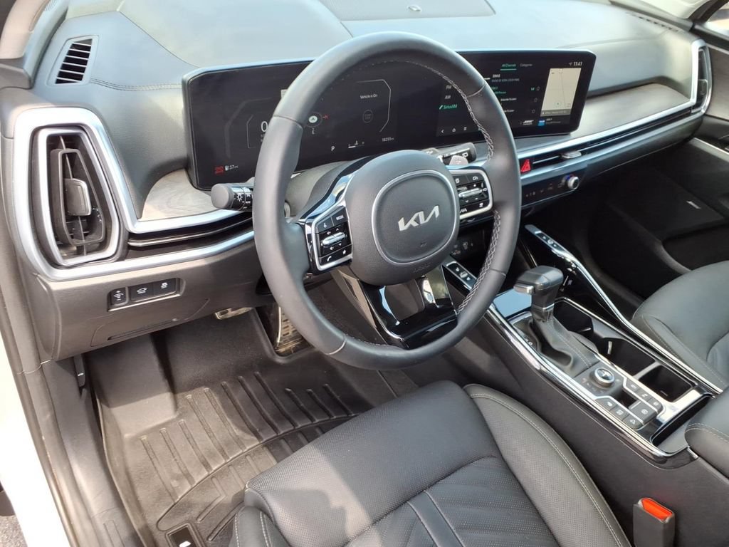 Used 2025 Kia Sorento SX AWD/4WD image 24
