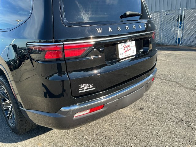Used 2022 Jeep Wagoneer Series III w/ Flexible Seating Group AWD/4WD image 15