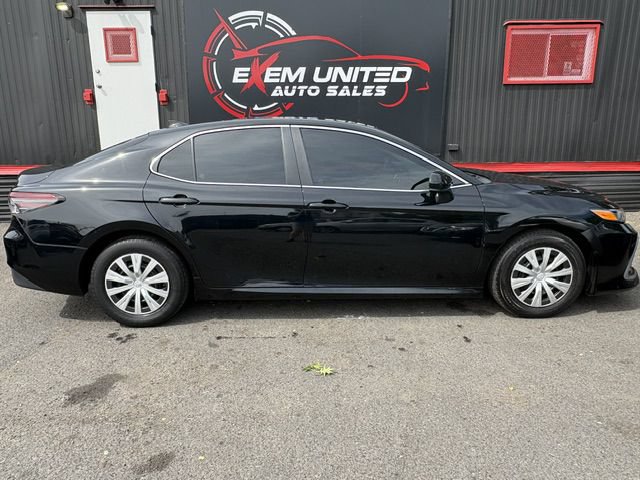 Used 2022 Toyota Camry LE FWD image 6