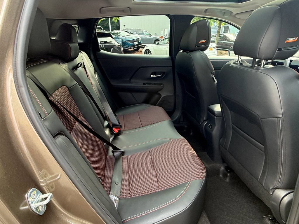 Used 2025 Nissan Kicks SR w/ SR Premium Package AWD/4WD image 30