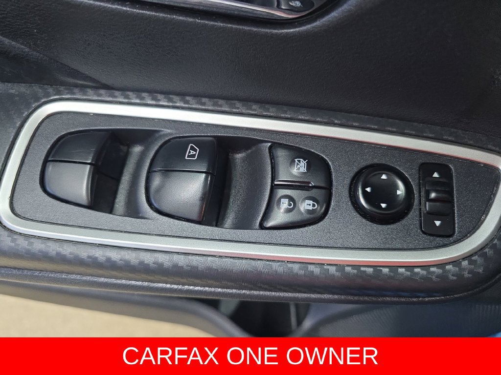 Used 2025 Nissan Versa SR FWD image 28
