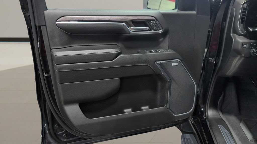 Used 2024 Chevrolet Silverado 1500 LTZ AWD/4WD image 7