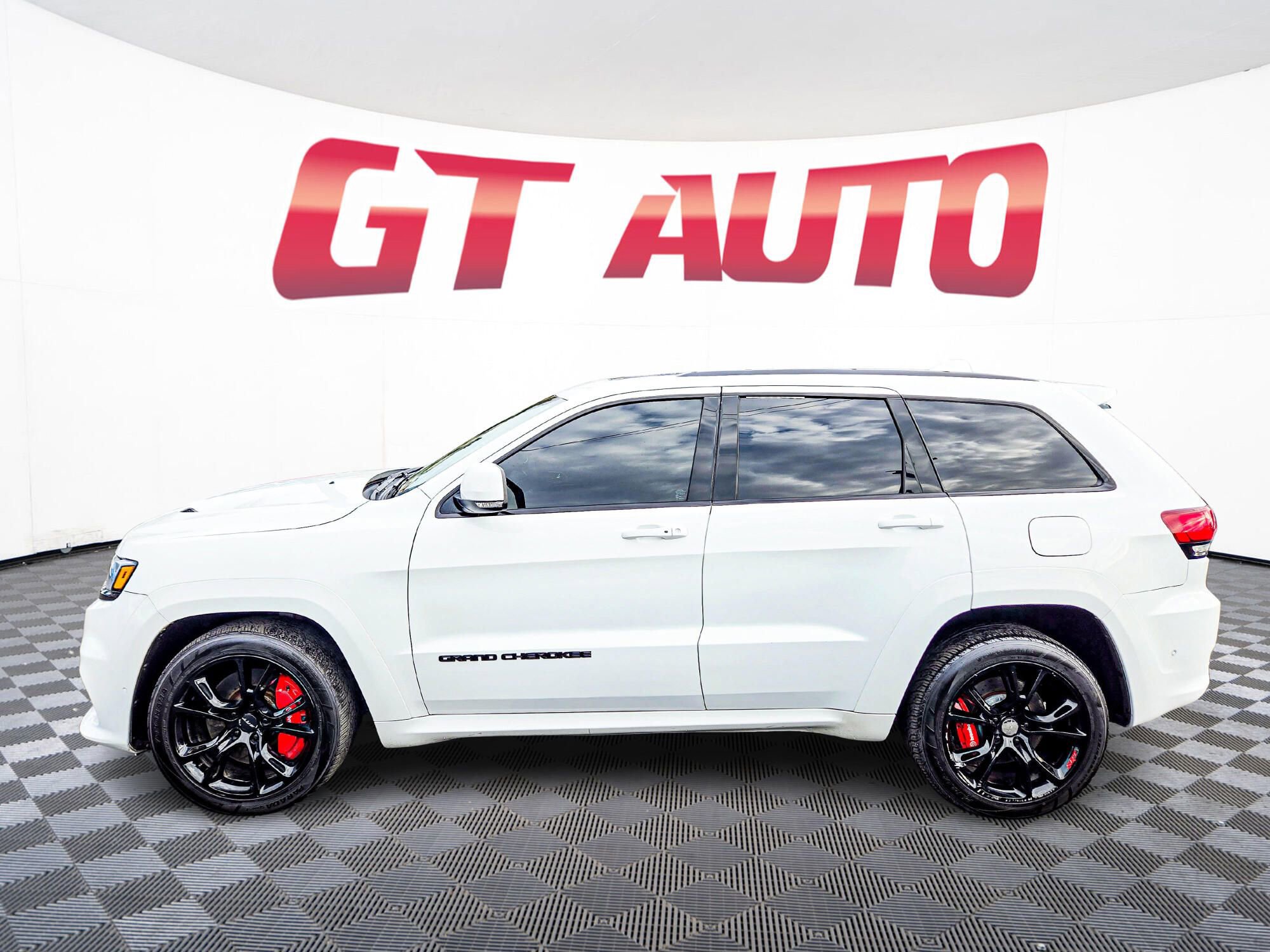 Used 2020 Jeep Grand Cherokee SRT image 4