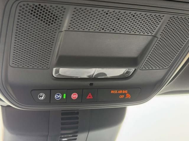 Used 2025 Chevrolet Traverse LT AWD/4WD image 32