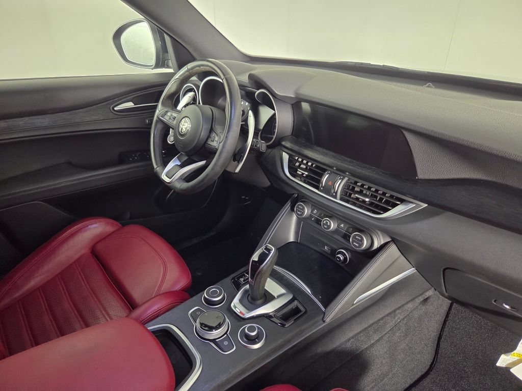 Used 2023 Alfa Romeo Stelvio Sprint RWD image 32
