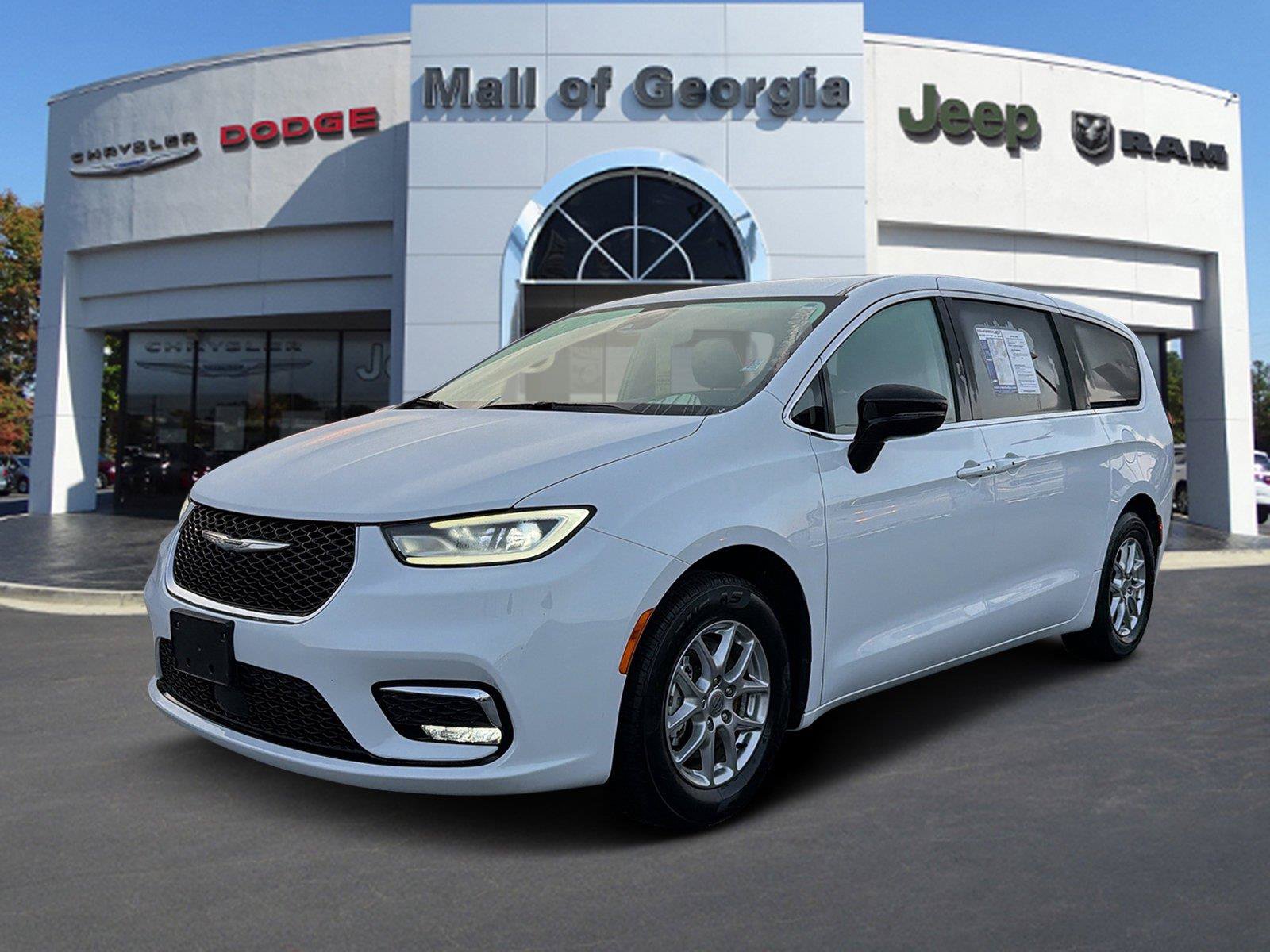 Used 2024 Chrysler Pacifica Touring-L FWD image 1