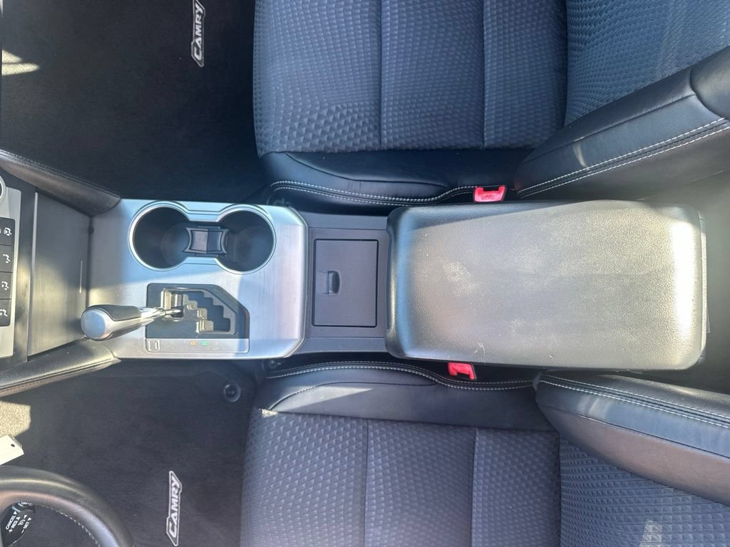 Used 2014 Toyota Camry SE w/ Moonroof Package FWD image 32