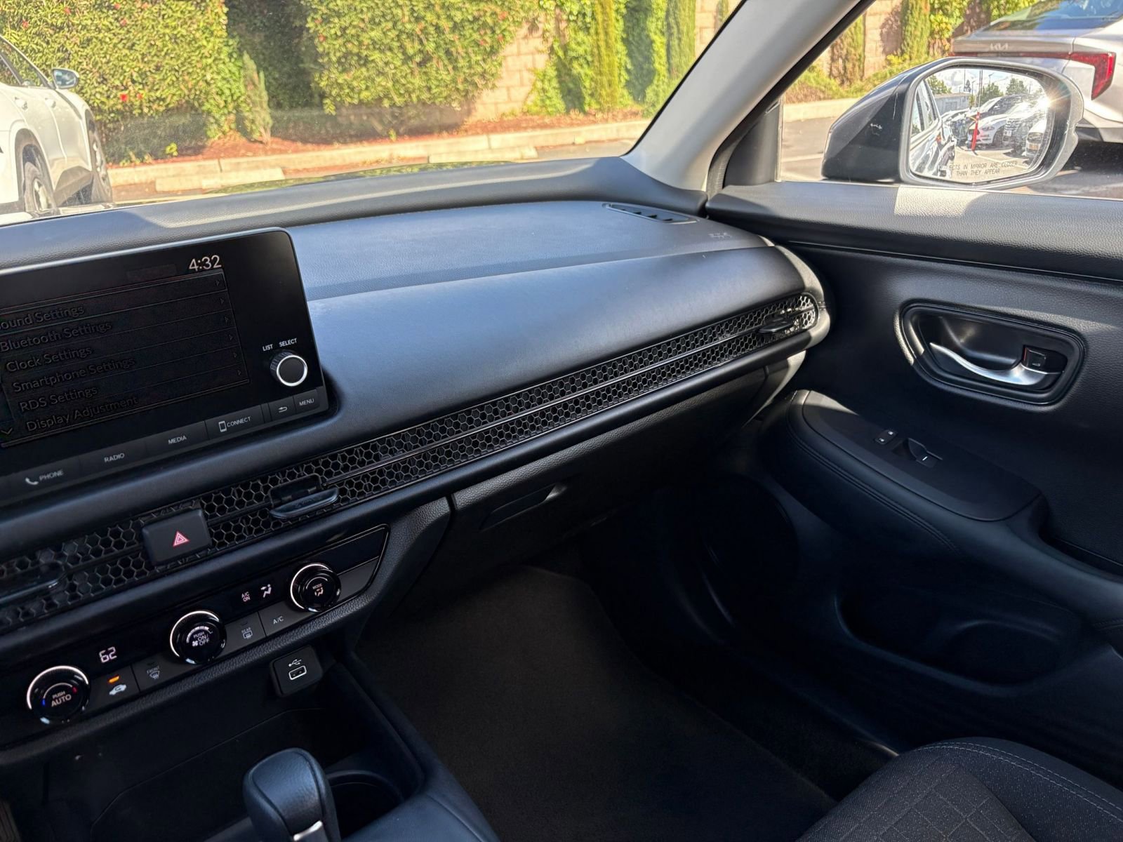 Used 2025 Honda HR-V LX image 33