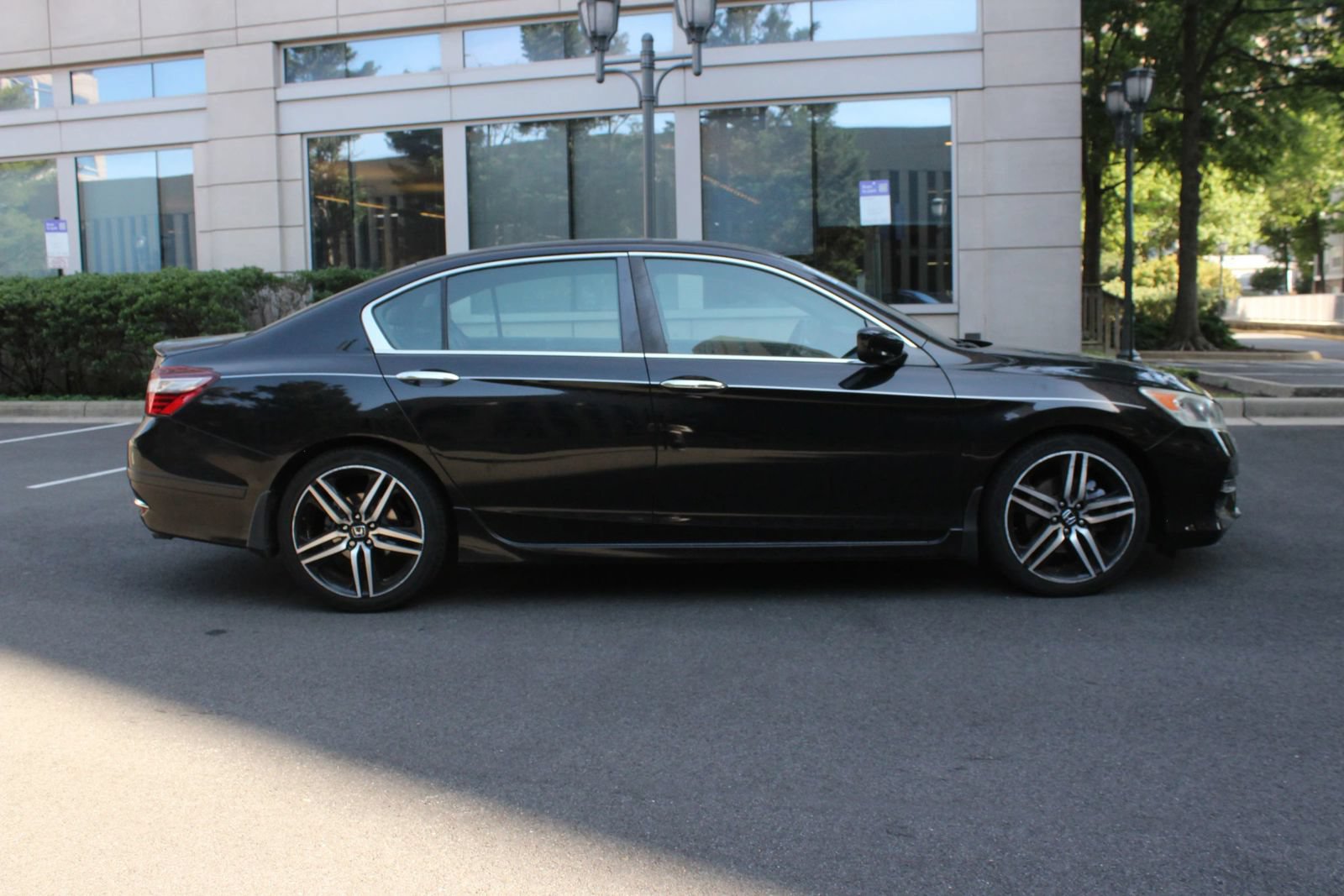 Used 2017 Honda Accord Sport Special Edition image 6