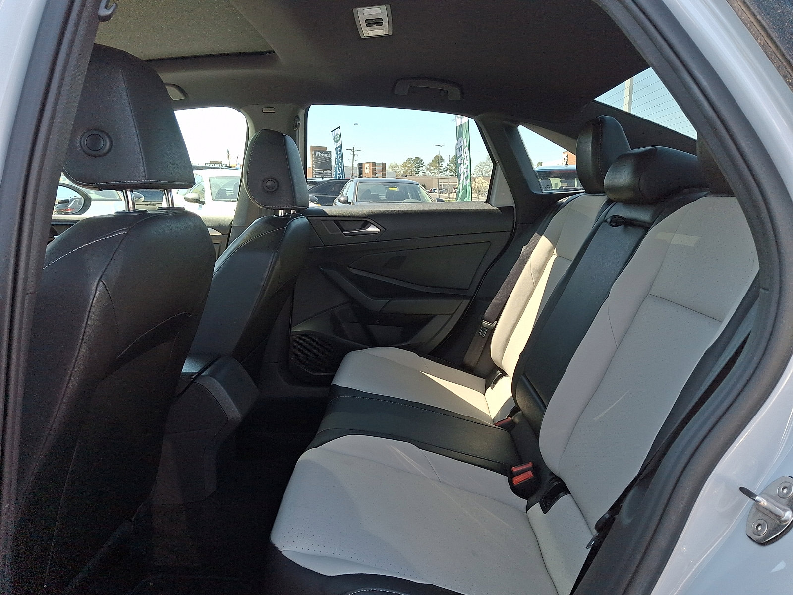 Used 2019 Volkswagen Jetta R-Line image 10