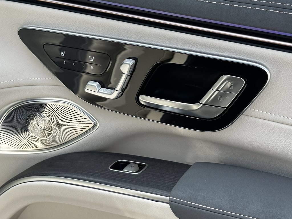 New 2027 Mercedes-Benz EQS 550 4MATIC SUV image 17