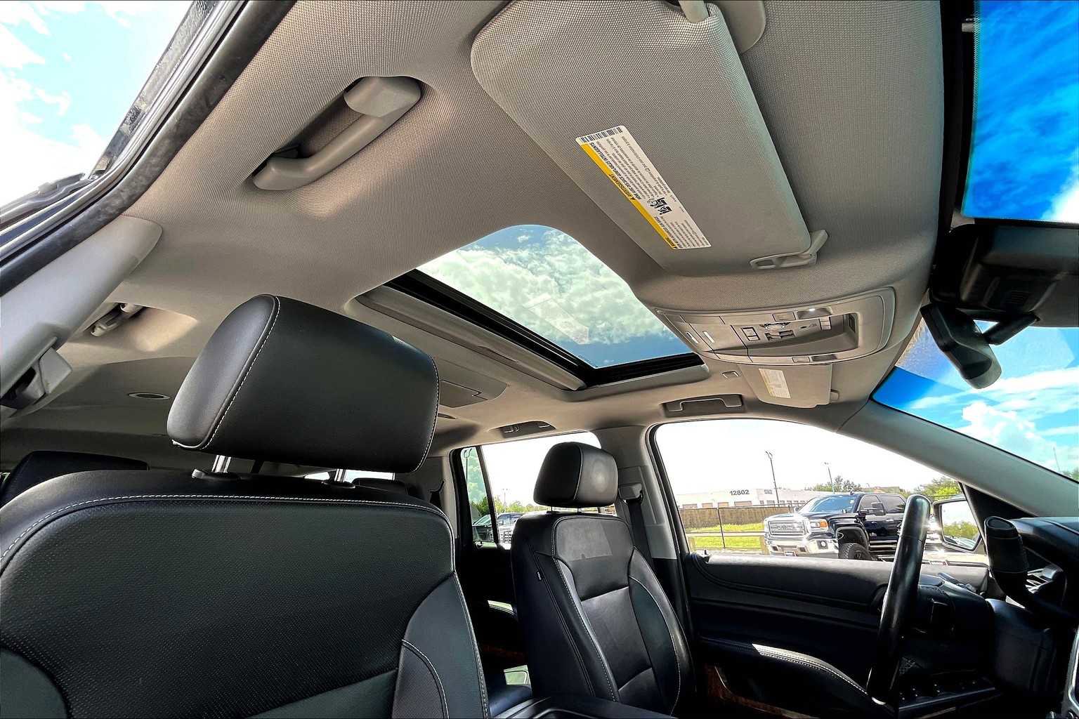 Used 2019 Chevrolet Suburban Premier image 12