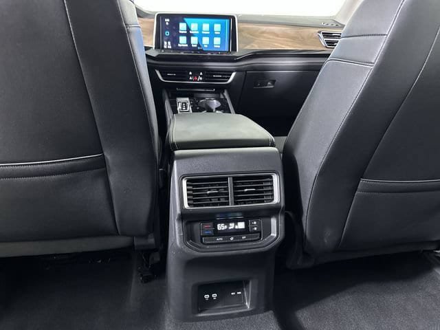 Used 2025 Volkswagen Atlas SE FWD image 22