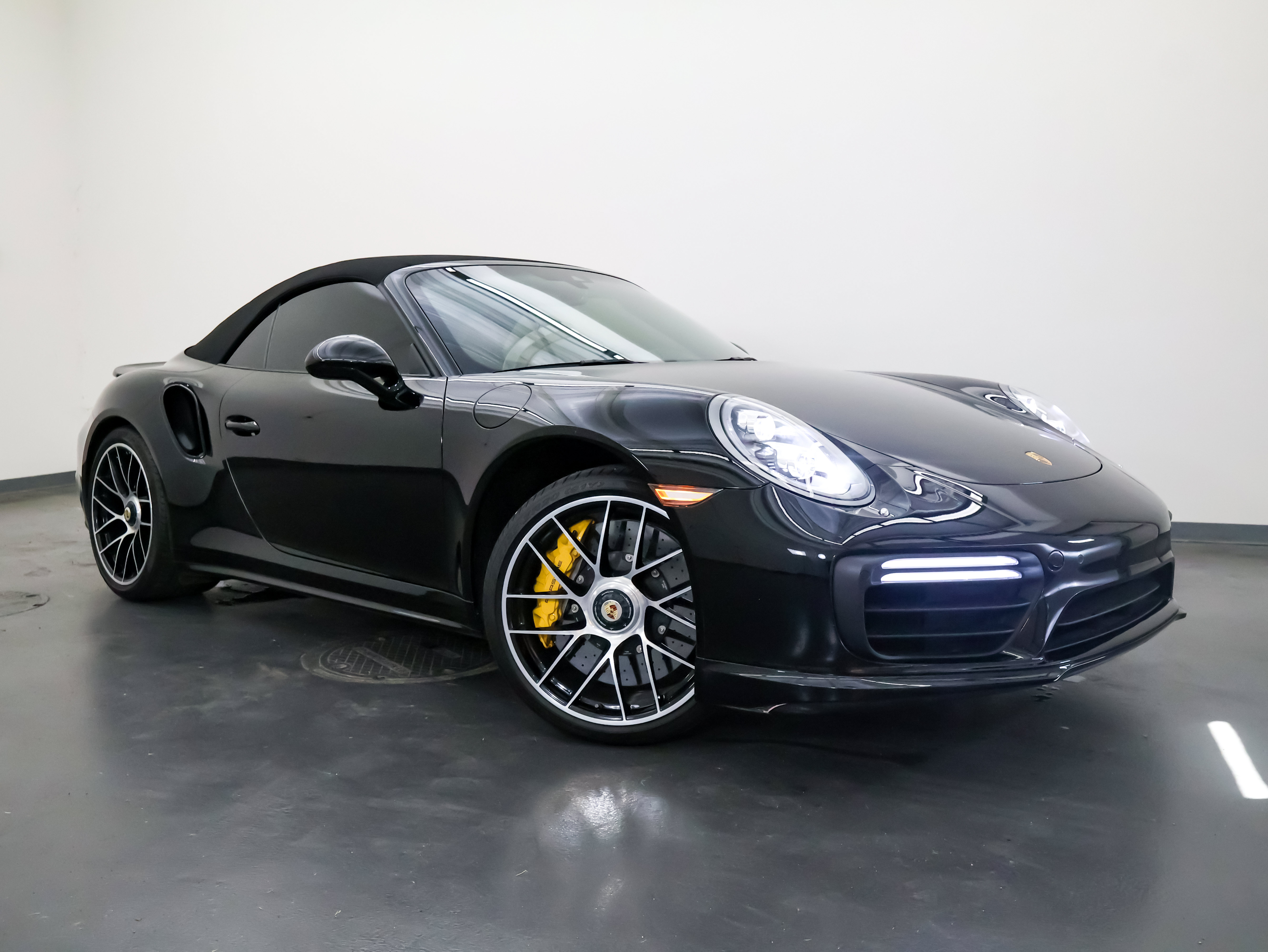 Used 2018 Porsche 911 Turbo S AWD/4WD image 2