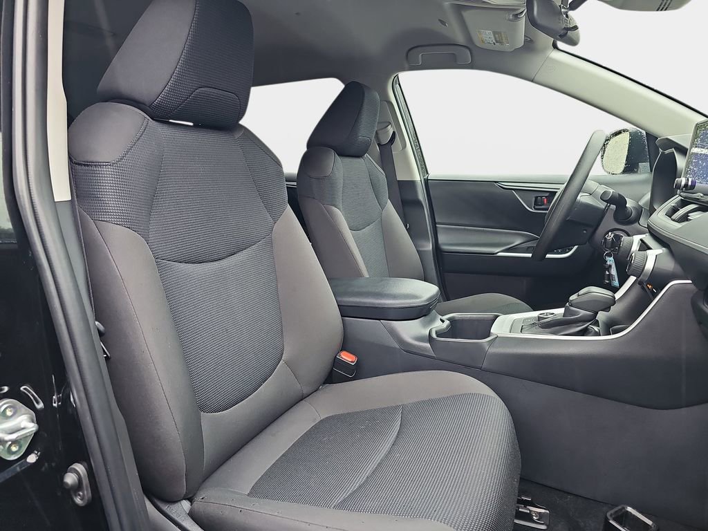 Used 2025 Toyota RAV4 LE image 12