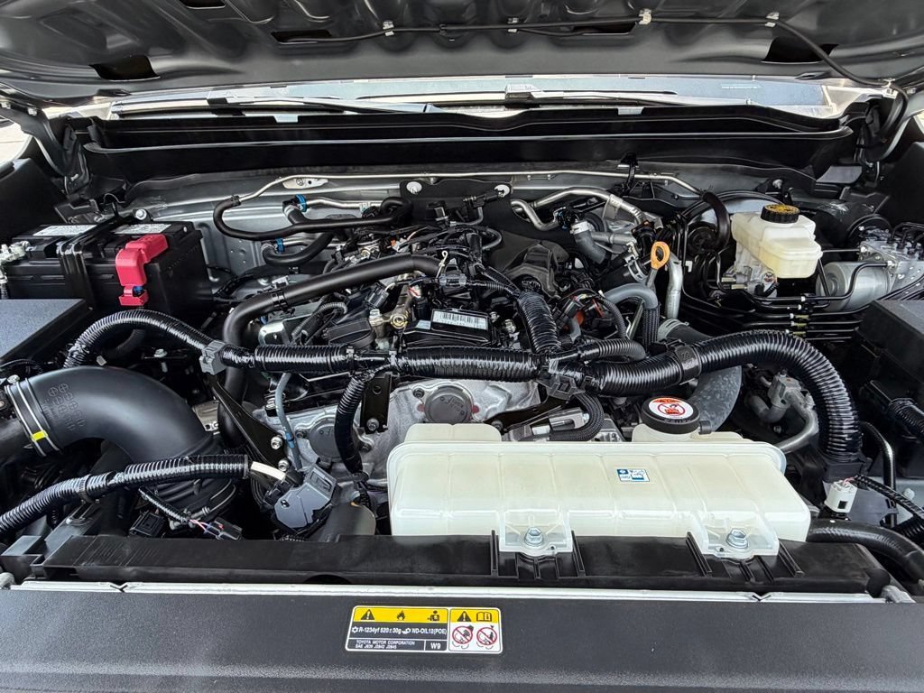 Certified 2025 Toyota Tacoma SR5 AWD/4WD image 34