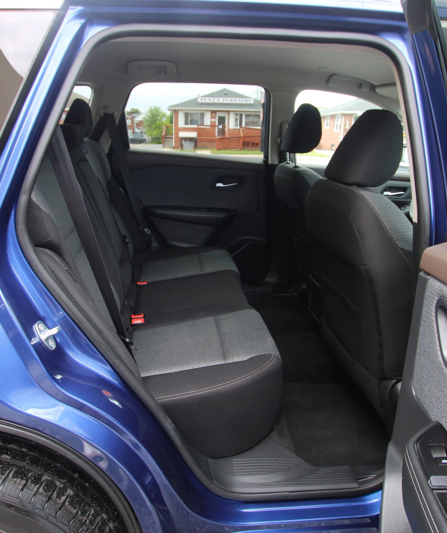 Used 2022 Nissan Rogue SV FWD image 12