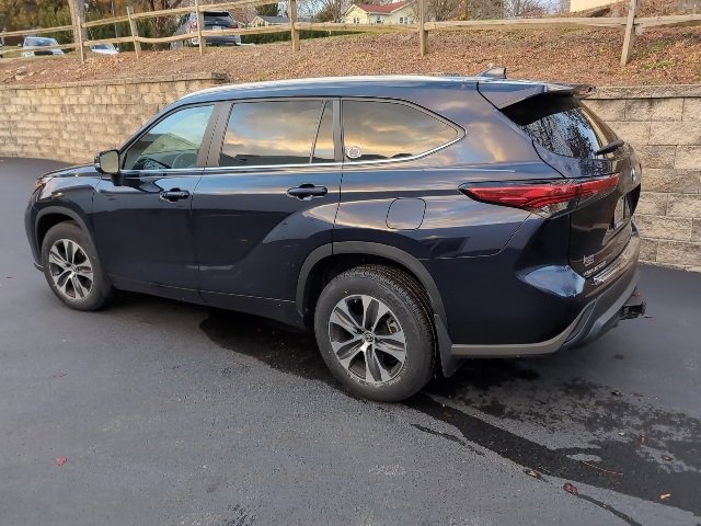 Used 2023 Toyota Highlander XLE image 7