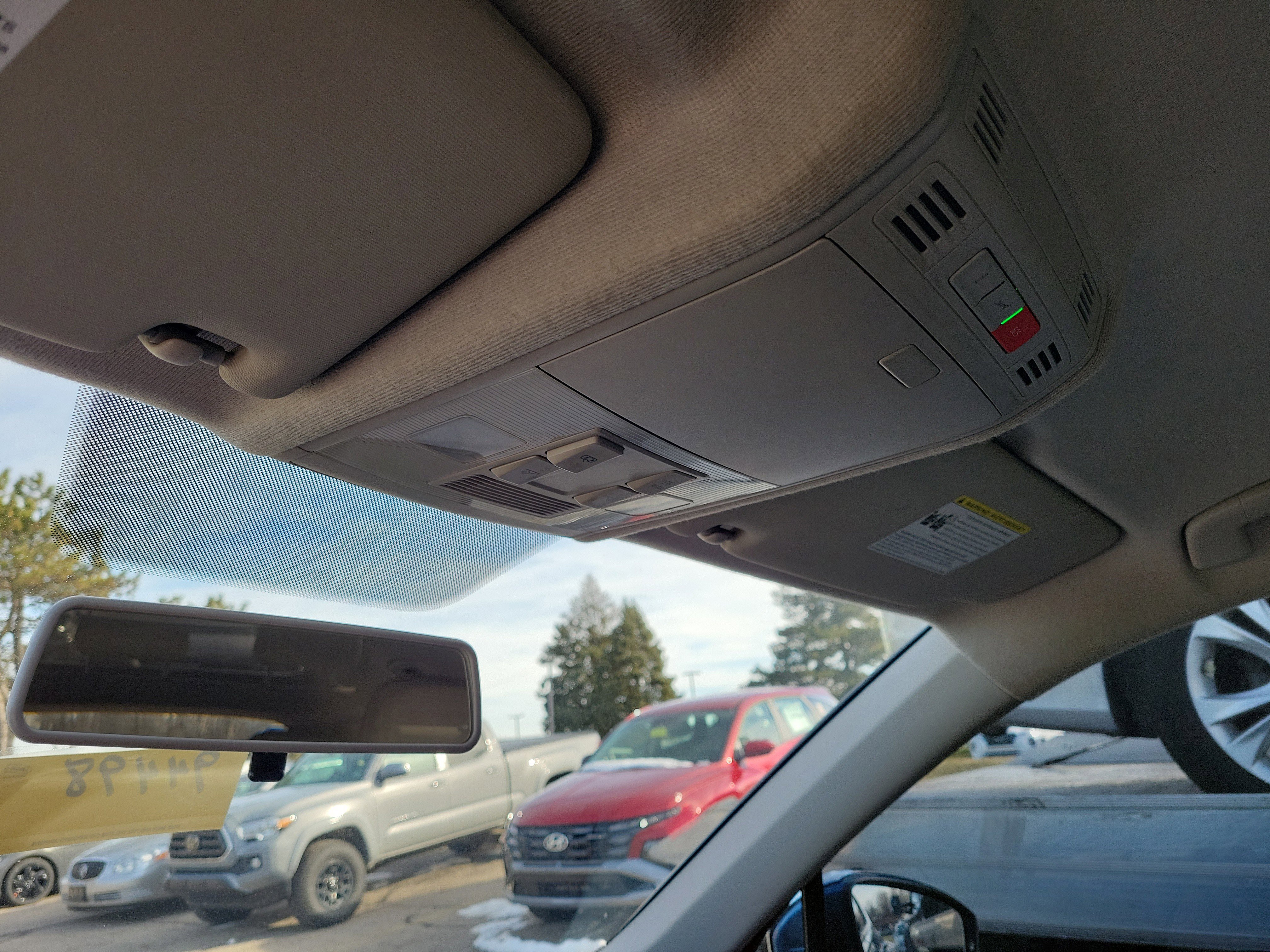 Used 2020 Volkswagen Tiguan S image 30