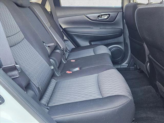 Used 2018 Nissan Rogue SV image 19