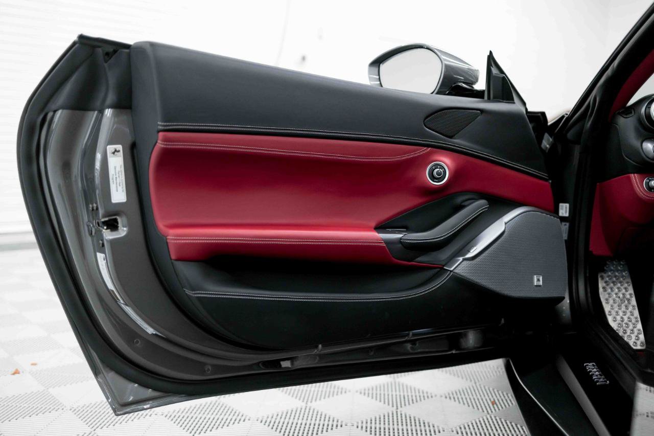 Used 2020 Ferrari Portofino RWD image 52