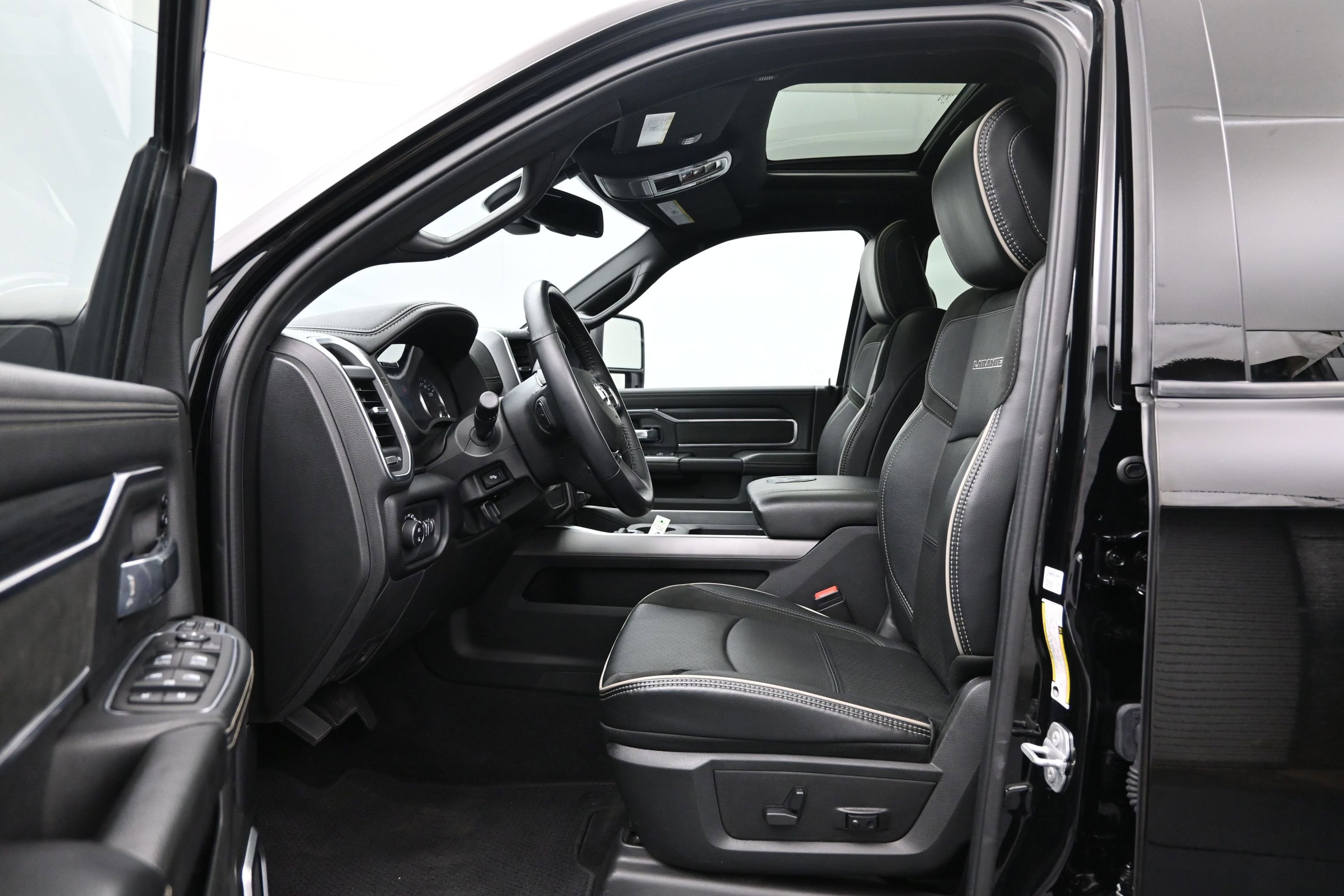 Used 2024 RAM 3500 Laramie w/ Night Edition AWD/4WD image 9