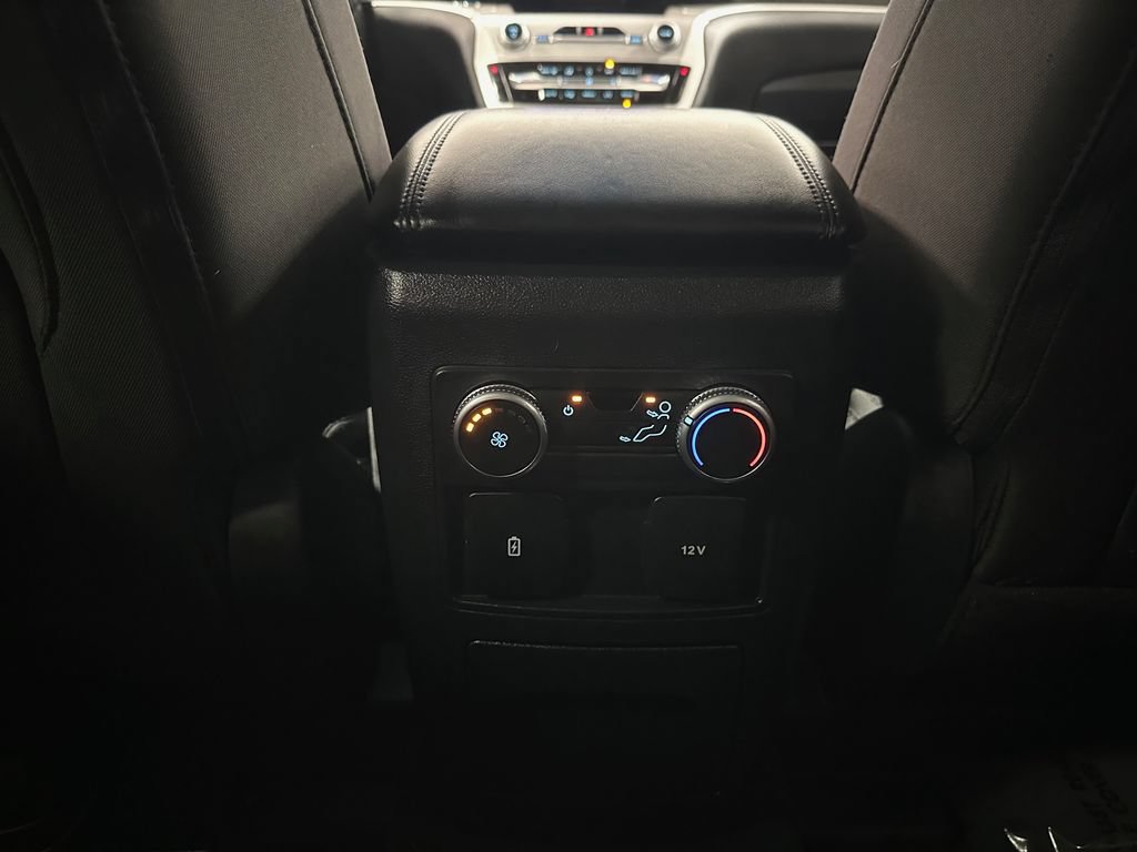 Used 2022 Ford Explorer XLT AWD/4WD image 25