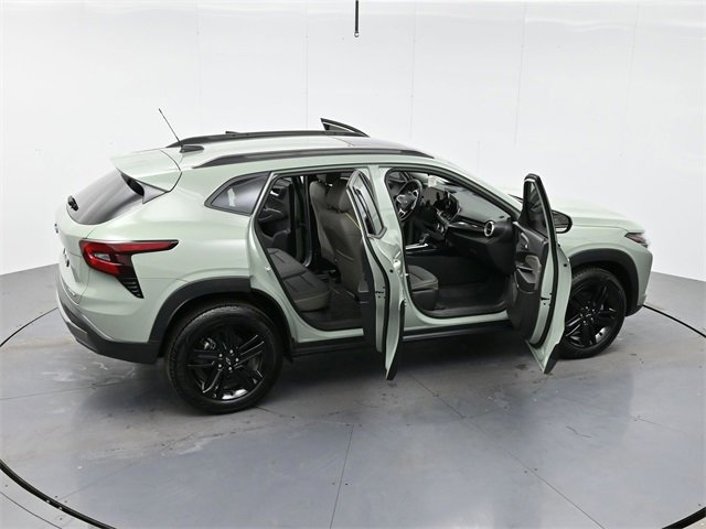 Used 2025 Chevrolet Trax ACTIV w/ Sunroof Package image 45