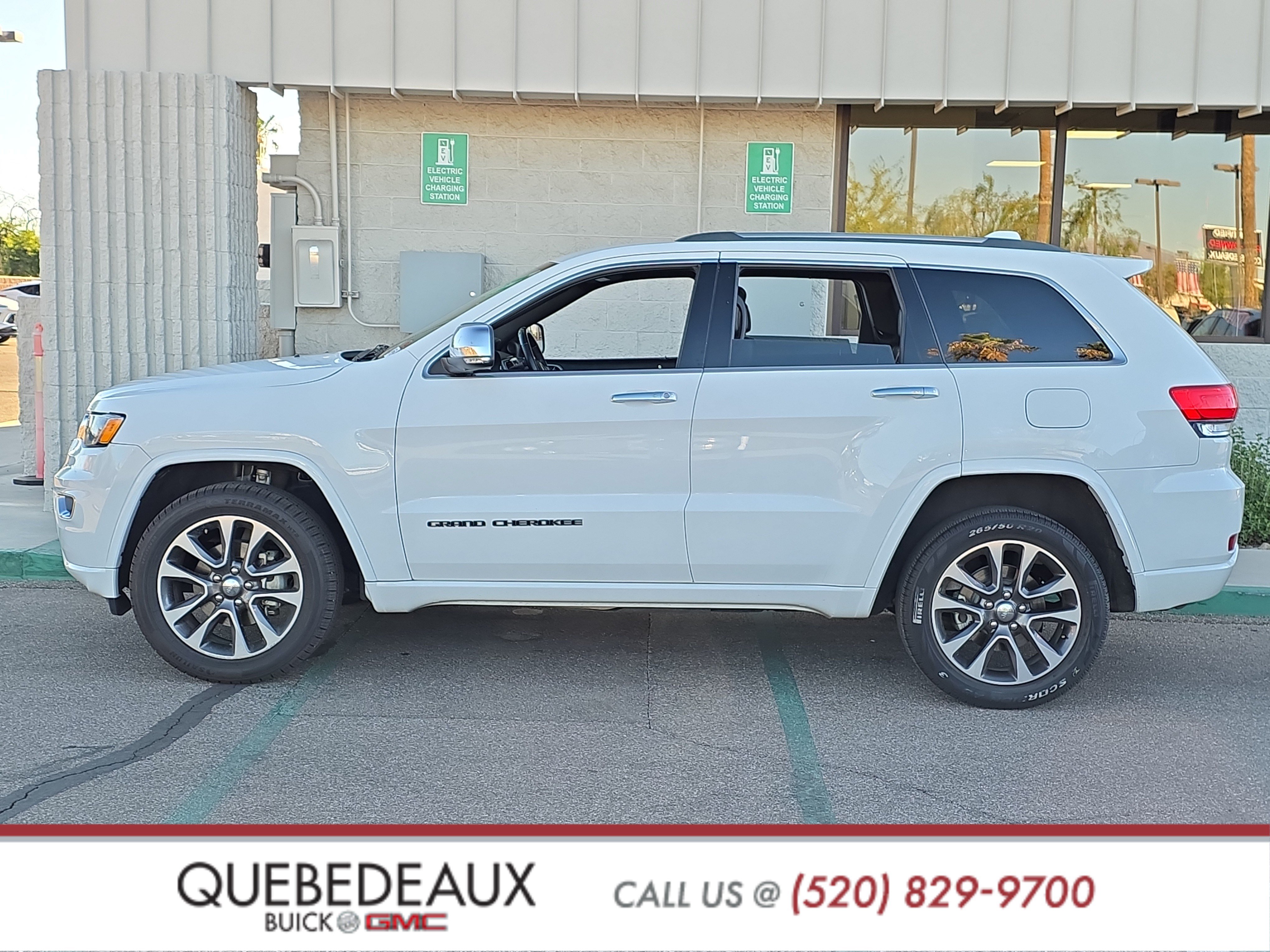Used 2018 Jeep Grand Cherokee Overland AWD/4WD image 4