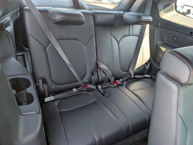Used 2025 Honda Pilot Black Edition image 13
