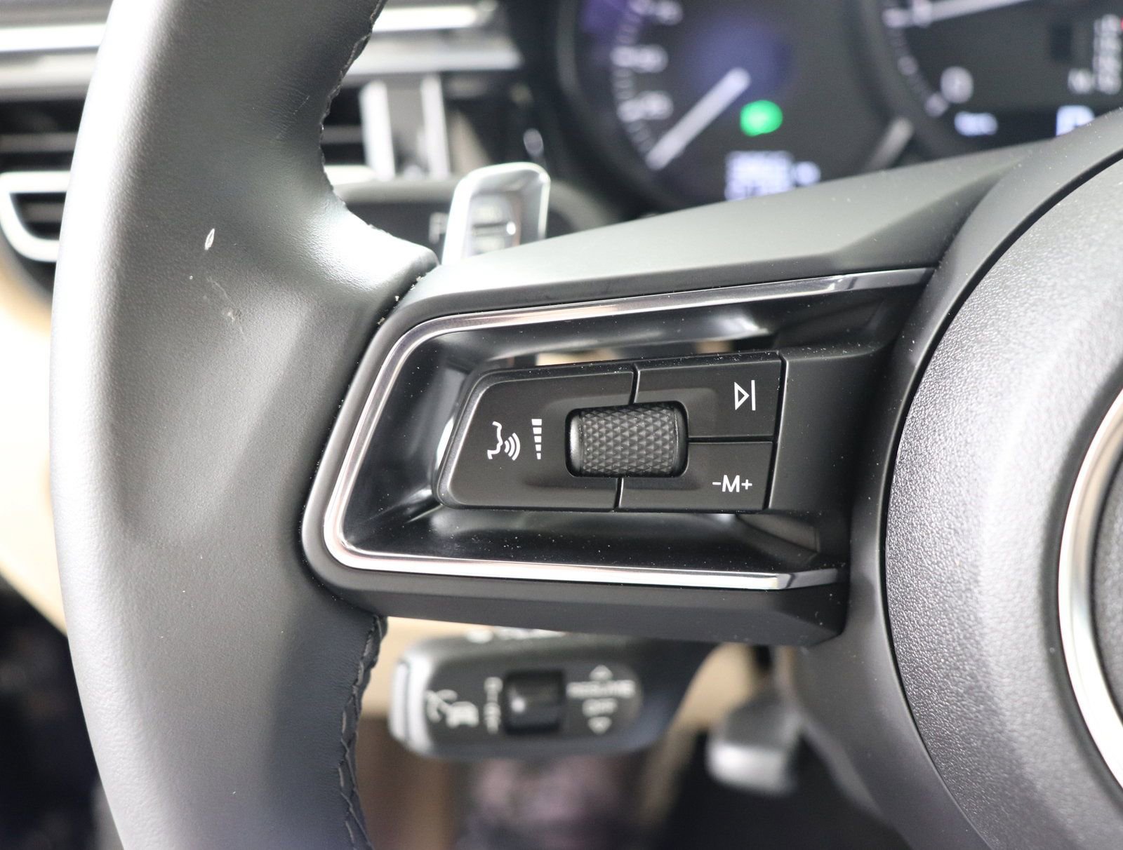 Used 2025 Porsche Macan image 19