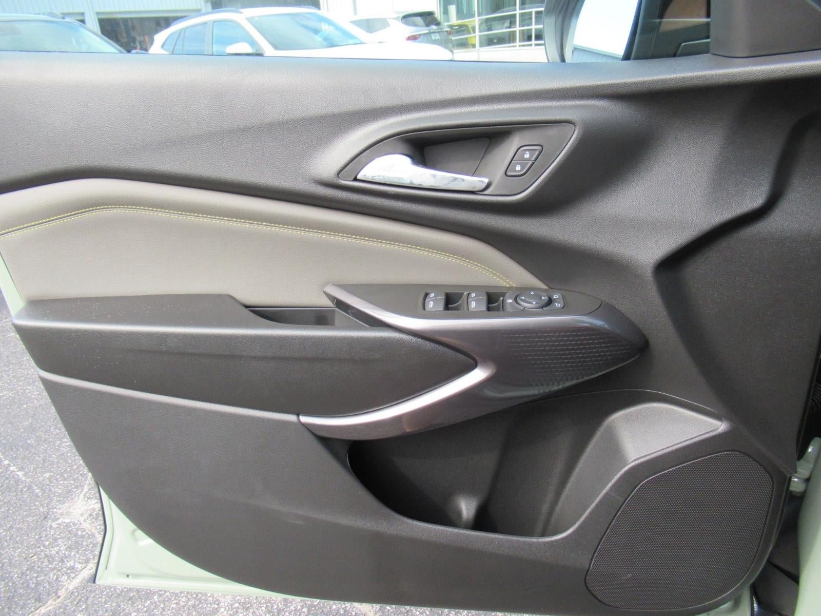 New 2026 Chevrolet Trax ACTIV w/ Sunroof Package FWD image 19
