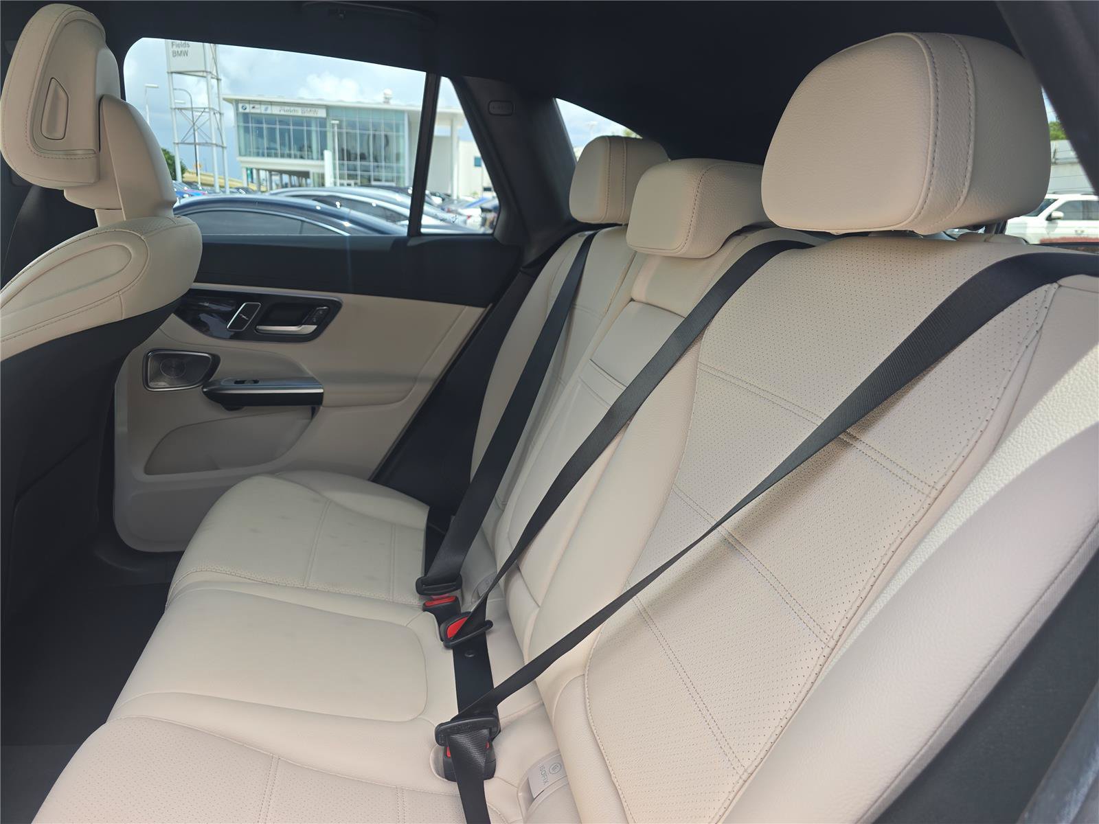 Used 2024 Mercedes-Benz GLC 300 4MATIC image 11