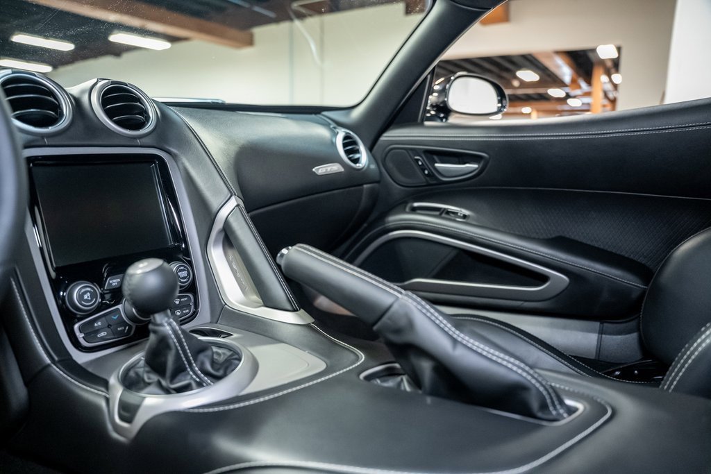 Used 2013 SRT Viper GTS w/ GTS Laguna Interior Pkg image 38