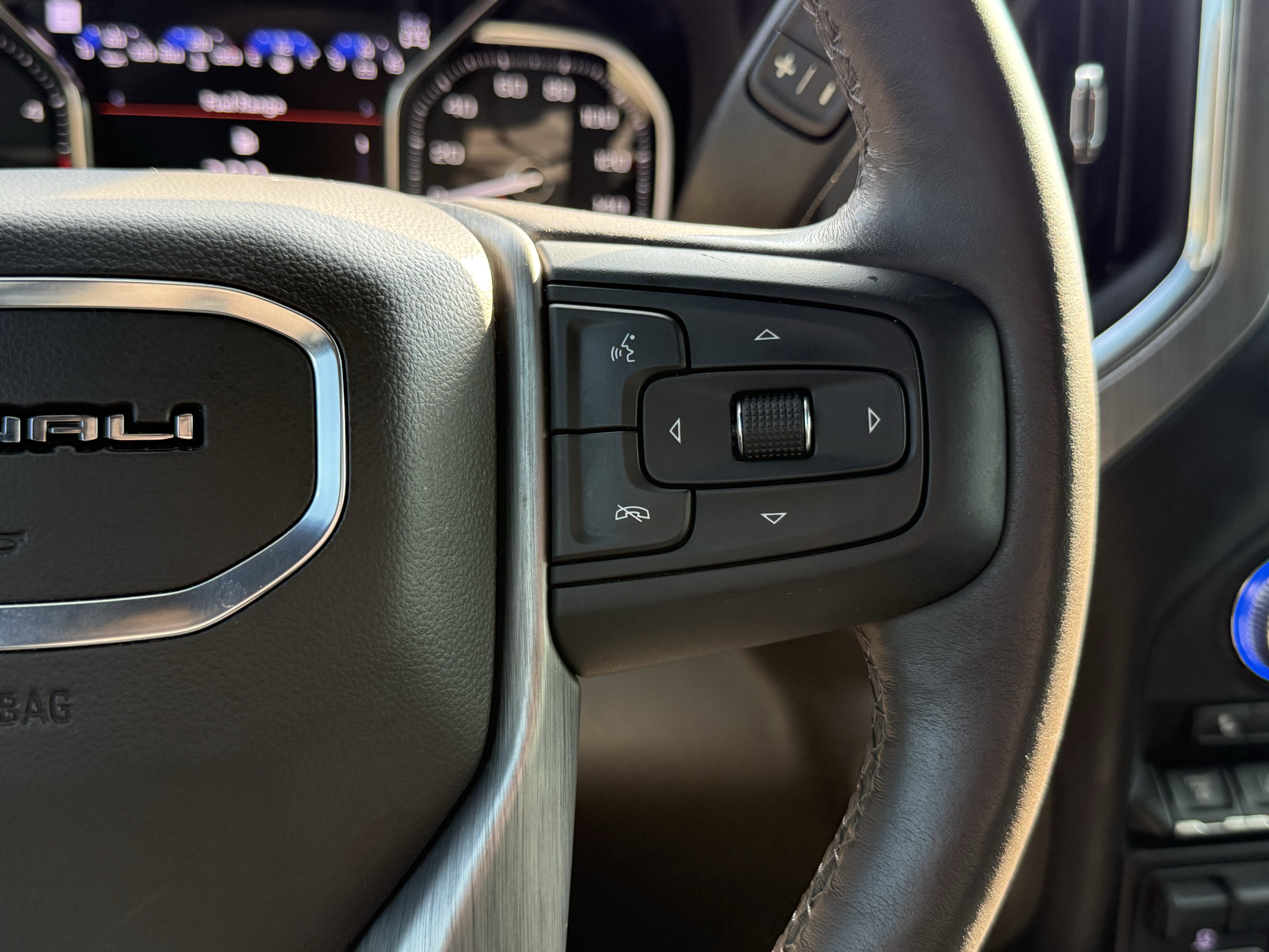 Used 2023 GMC Sierra 2500 Denali w/ Denali Ultimate Package AWD/4WD image 18