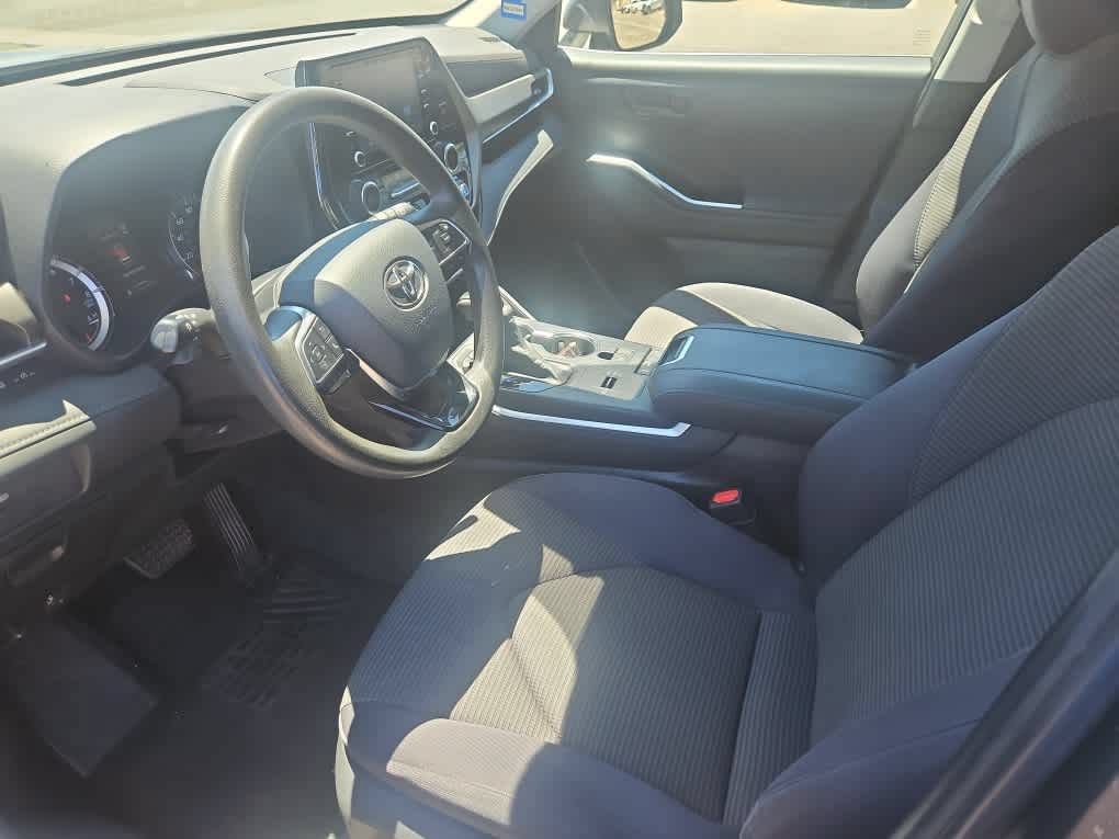 Used 2021 Toyota Highlander L FWD image 15