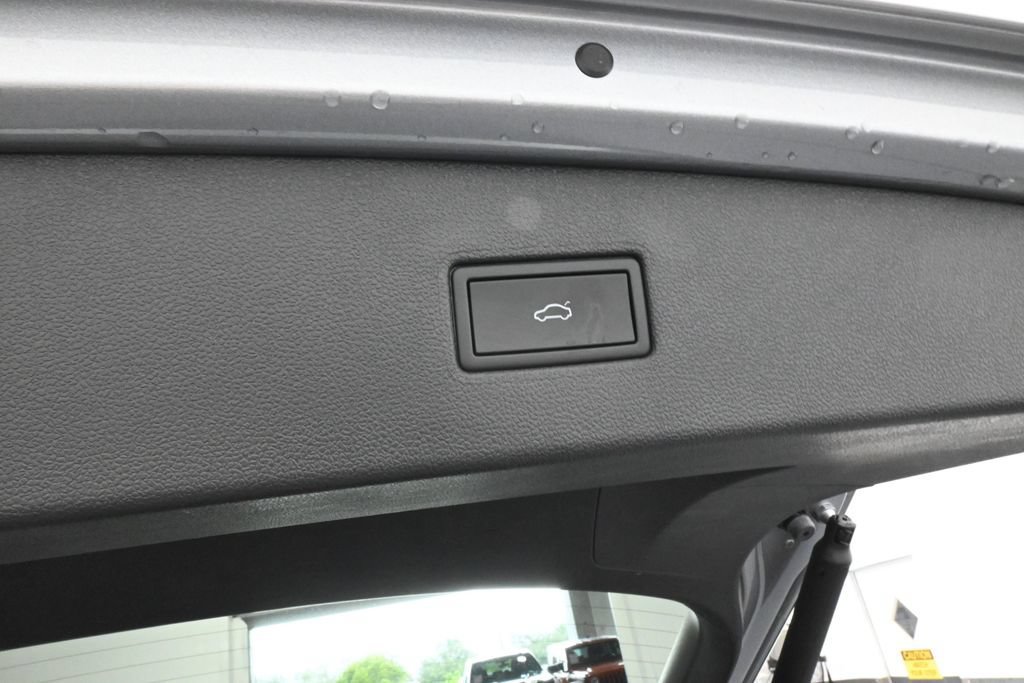 Used 2024 Volkswagen Tiguan SE FWD image 42