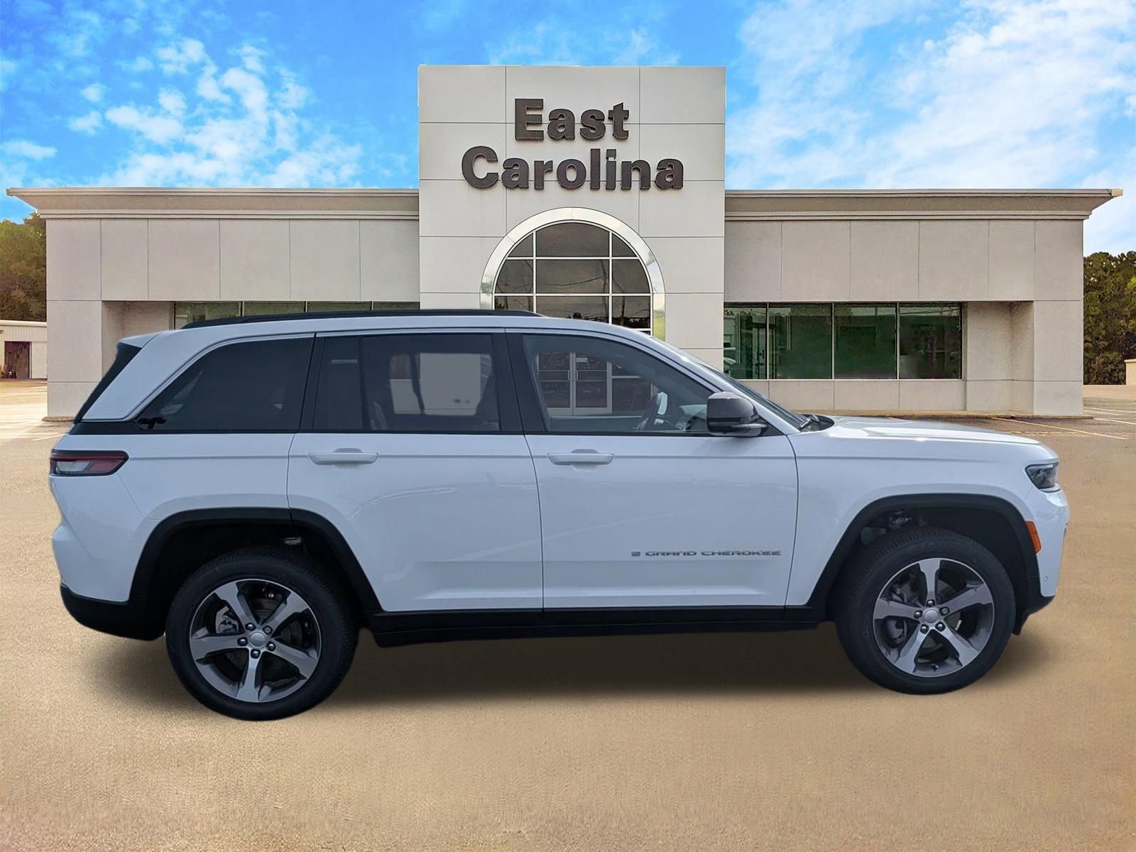 New 2026 Jeep Grand Cherokee Limited AWD/4WD image 2