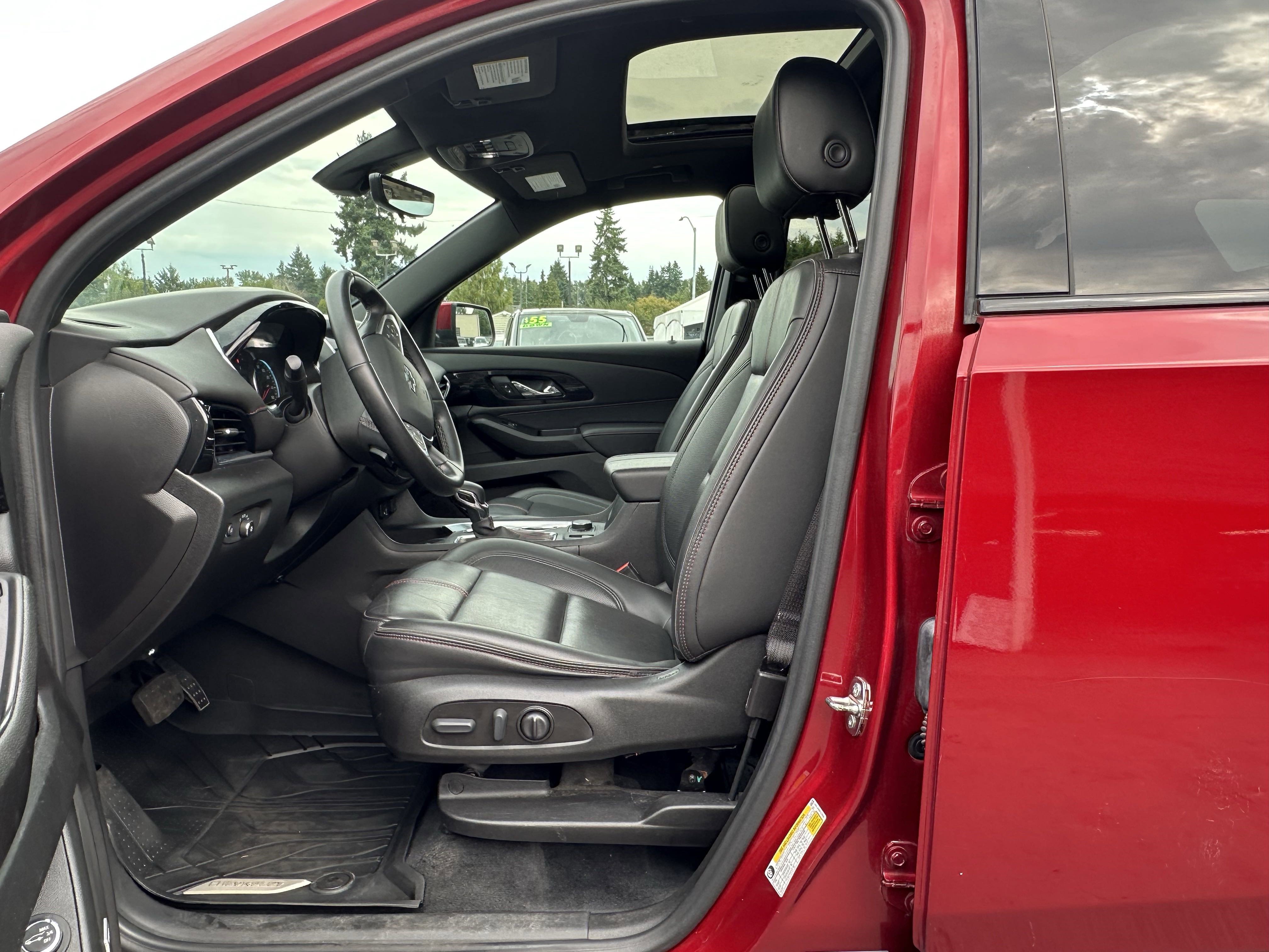 Used 2023 Chevrolet Traverse RS image 22