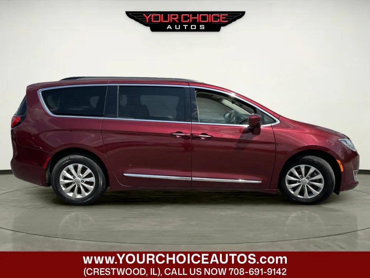 Used 2017 Chrysler Pacifica Touring-L FWD image 6