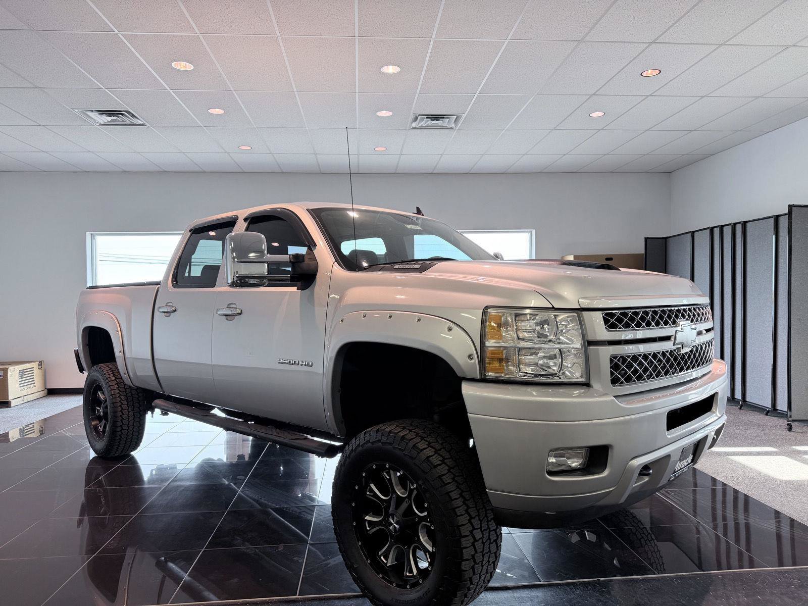 Used 2014 Chevrolet Silverado 2500 LTZ w/ LTZ Plus Package AWD/4WD image 8