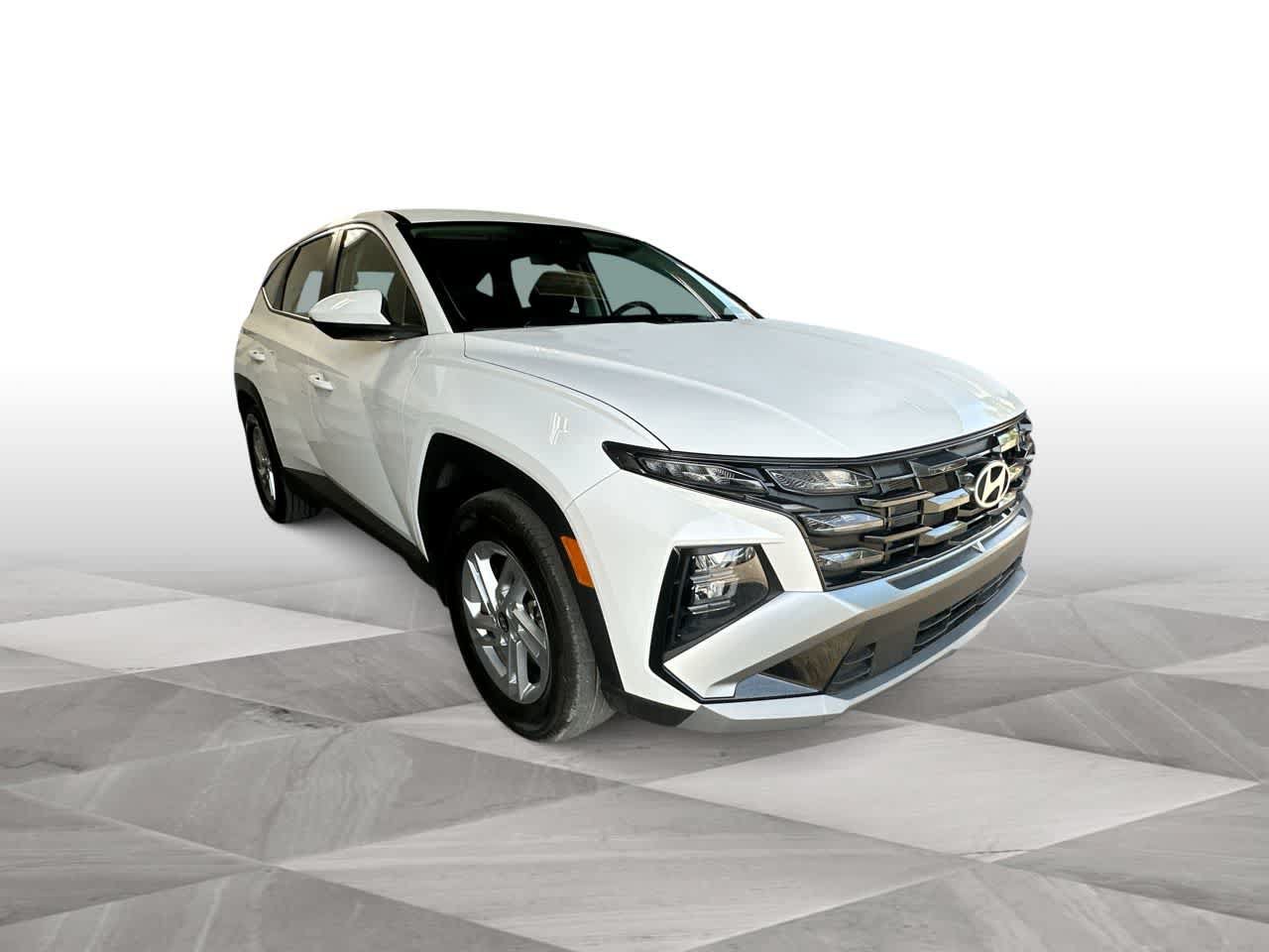 Used 2026 Hyundai Tucson SE FWD image 2