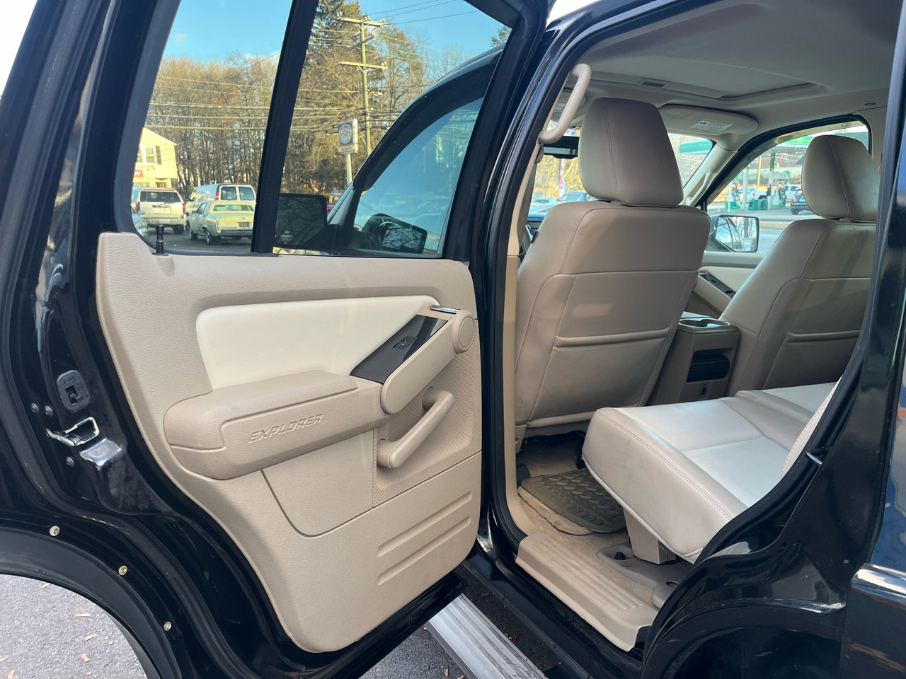 Used 2010 Ford Explorer XLT image 19