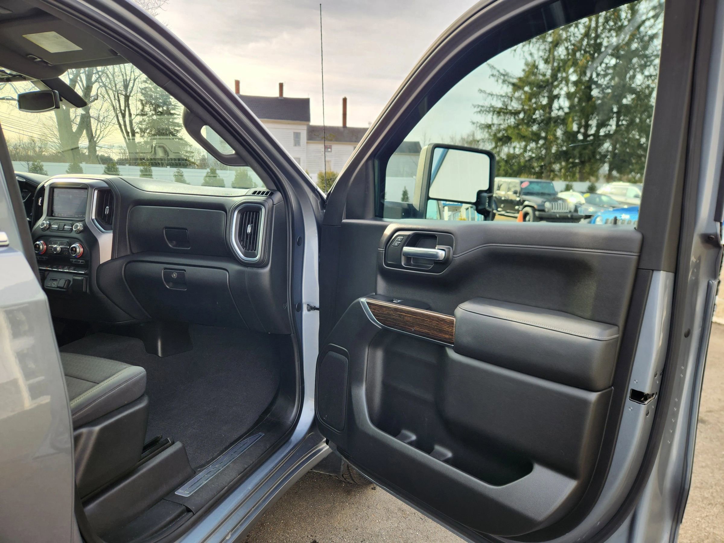 Used 2020 GMC Sierra 1500 SLE w/ SLE Value Package image 38