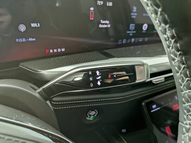 Used 2025 Cadillac Escalade V w/ LPO, ONYX Package image 26