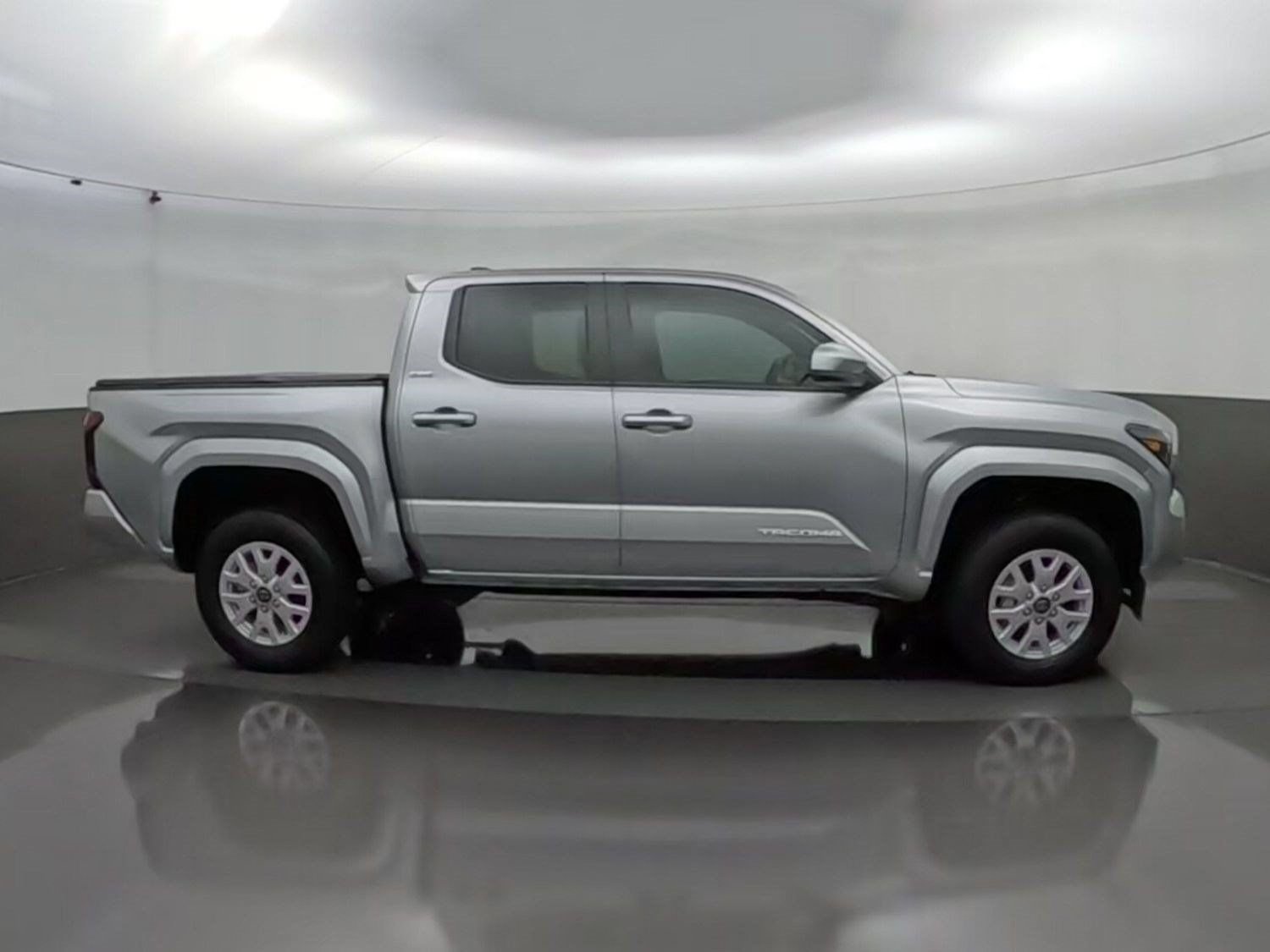 Certified 2025 Toyota Tacoma SR5 AWD/4WD image 11