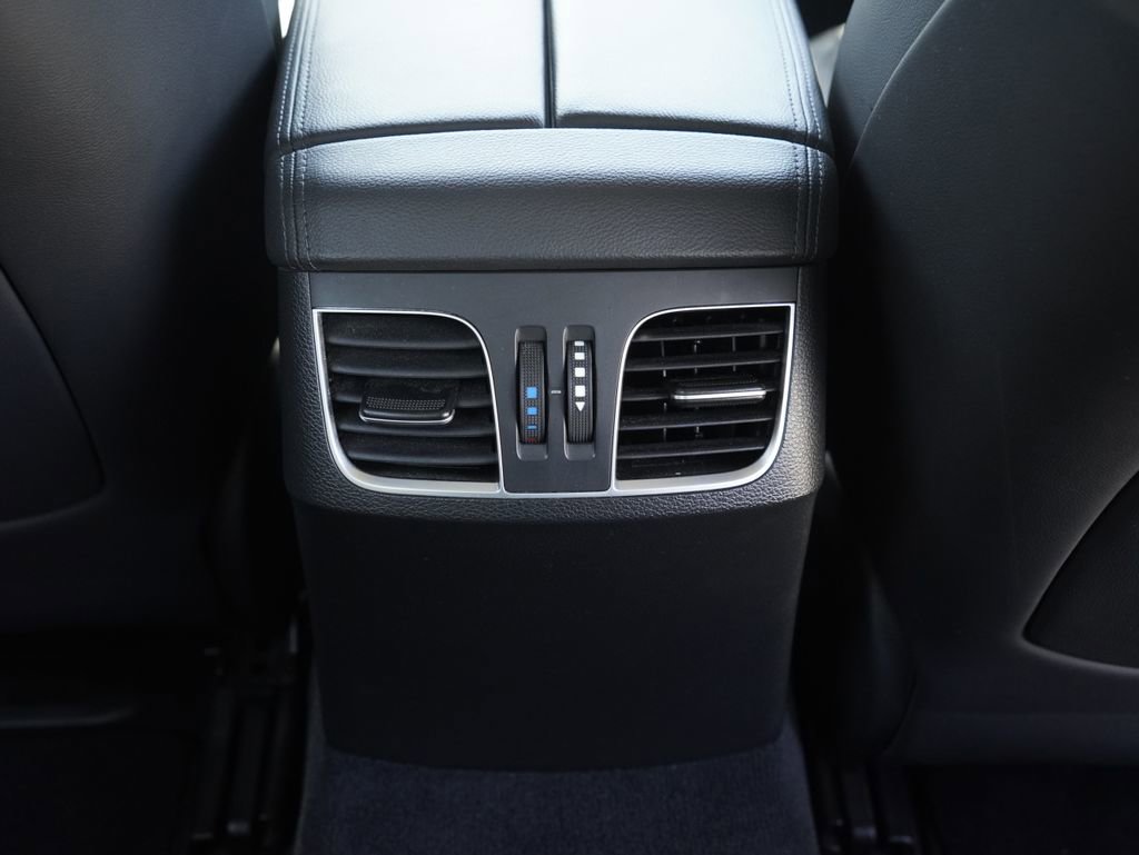 Used 2016 Hyundai Genesis 3.8 RWD image 29