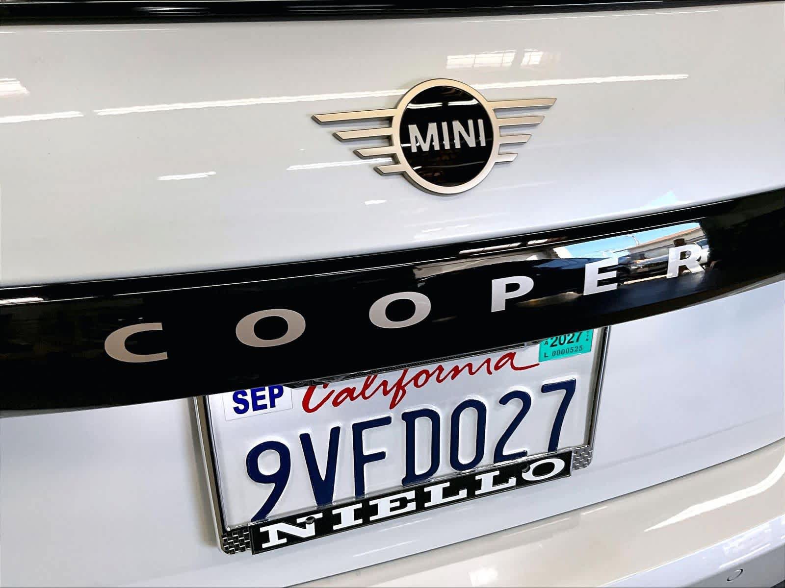 Used 2025 MINI Cooper 2-Door Hardtop FWD image 12
